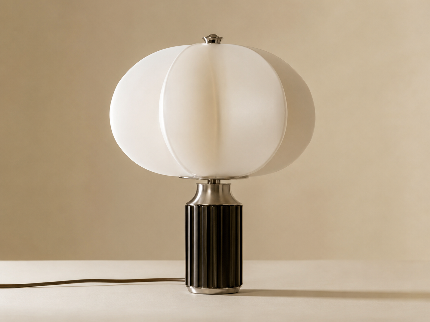 Lampada di Design del Novecento selezionata da Bertolami Fine Art